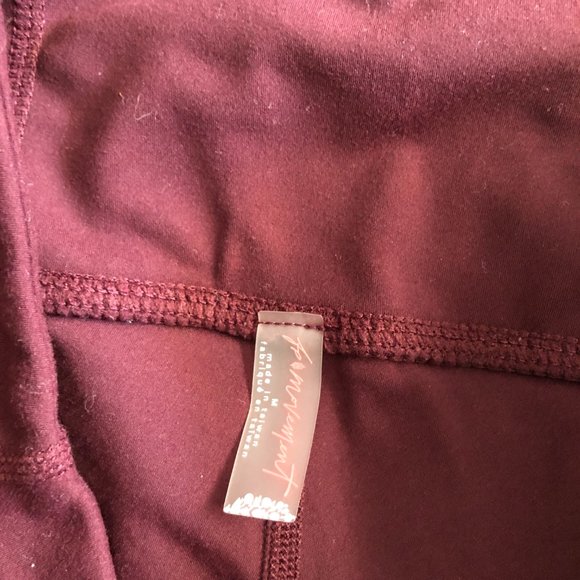 Free people movement 7/8 high rise leggings with lettuce ruffle seams size M - Picture 3 of 8